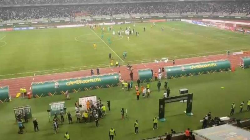 بالفيديو…شاهد مناوشات بعد نهاية مباراة الجزائر كوت ديفوار