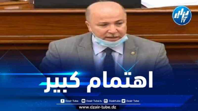 الوزير الأول: الحكومة تولي اهتماما كبيرا لمسألة التكوين في جميع القطاعات