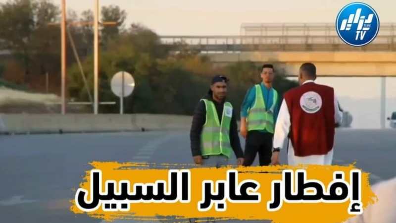 بالفيديو: شباب من الشلف يقومون بتوزيع حوالي 500 وجبة يوميا على الطريق السريع