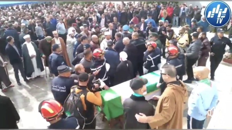 بالفيديو: شاهد كيف ودع المرحوم حزيم الى مثواه الأخير بوهران