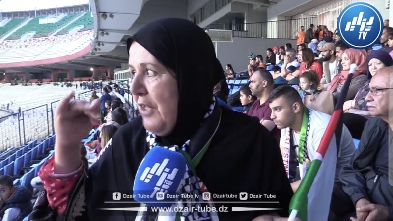 بالفيديو: أم جزائرية تبكي بحرقة من أجل فلسطين