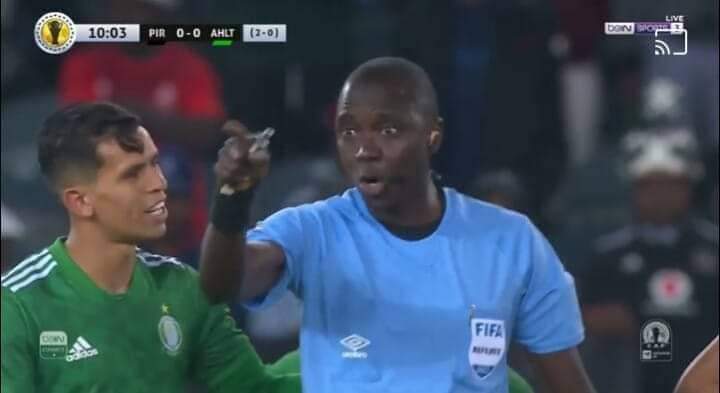 بالفيديو…فضيحة جديدة للحكم غاساما في كأس الاتحاد الأفريقي