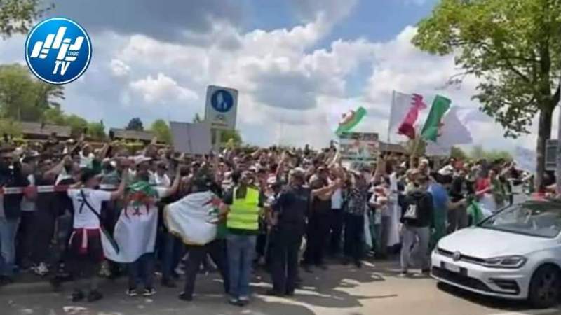 وقفة إحتجاجية جديدة للجالية الجزائرية في اوروبا امام مقر الفيفا