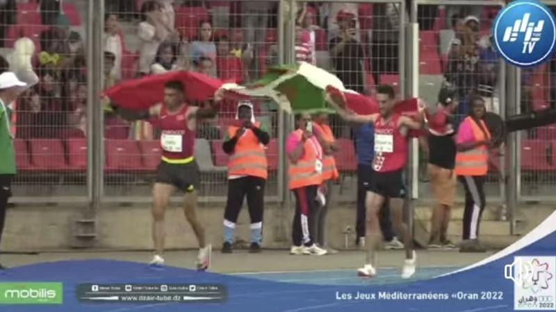 بالفيديو: شاهد ماذا فعل العداء المغربي بالعلم الجزائري عقب فوزه في السباق
