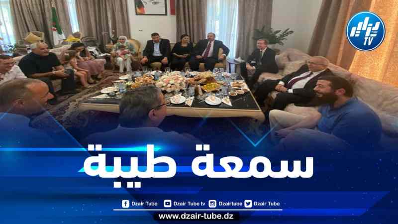 لعمامرة يلتقي بأفراد من الجالية الجزائرية المقيمة بأذربيجان