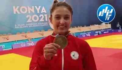 بالفيديو… أمينة بلقاضي تهدي الميدالية الذهبية لرئيس الجمهورية و كل الشعب الجزائري