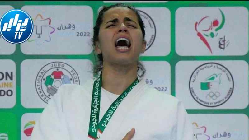 كوثر وعلال تهدي ميداليتها البرونزية لرئيس الجمهورية السيد عبد المجيد تبون