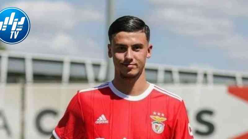 لاعب جزائري يوقع مع بنفيكا