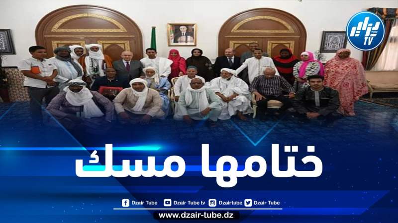 لعمامرة يلتقي الجالية الجزائرية المقيمة بمالي في ختام زيارته
