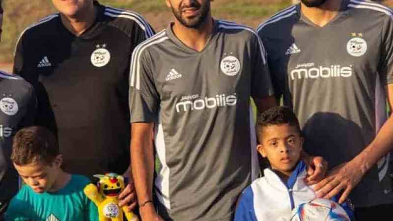 “الخضر” يستقبلون الأطفال مرضى متلازمة داون والتوحد
