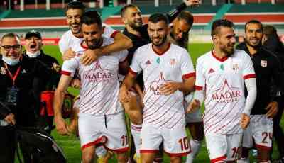 الكوكي أشاد بالانطلاقة المثالية لشباب بلوزداد….أبناء “العقيبـــــــــــــة” يؤكّــــــدون طموحاتهم في الدفاع عن اللقب
