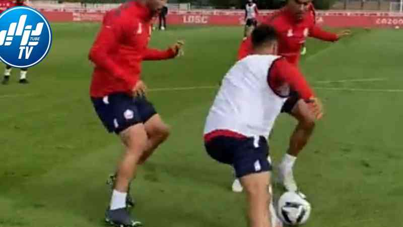 بالفيديو…بمراوغة رائعة أدم وناس يتلاعب بزميله في تدريبات ليل