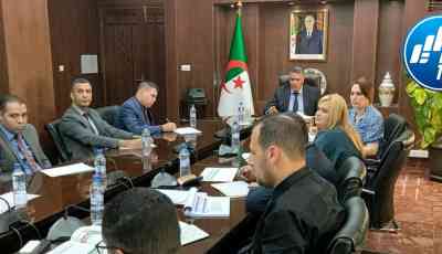 وزير السكن و العمران و المدينة محمد طارق بلعريبي يجري إجتماعا تقنيا حول أشغال ملعب دويرة