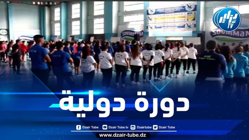 شاهد ….هكذا جرت فعاليات إنطلاق الطبعة  الخامسة  للدورة الدولية لكرة القدم إناث داخل القاعة ببجاية…