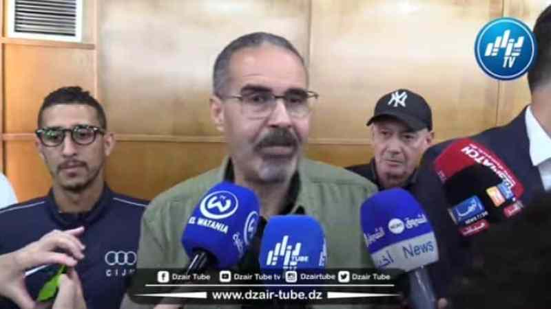 وزير الشباب والرياضة عبد الرزاق سبقــــــــاق :  “نعمل على رفع المستوى وحماية الصحفي بعقد ميثـــــاق قبل نهاية السنة”
