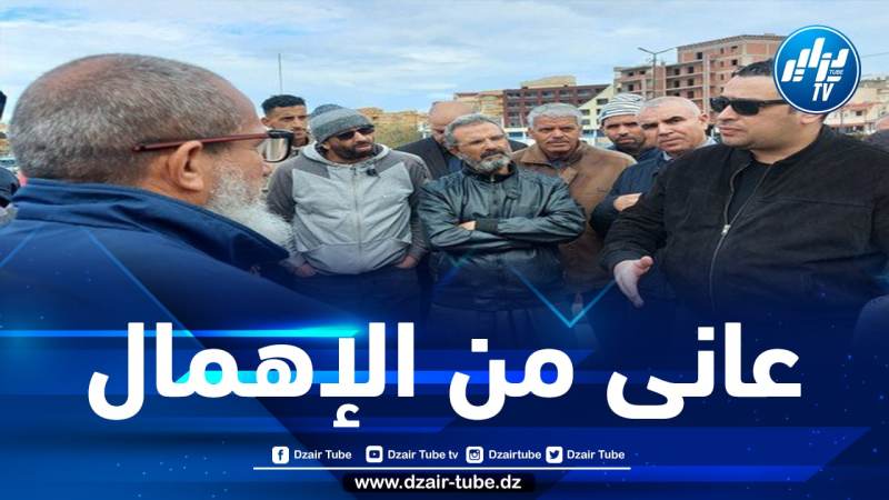 صلواتشي يعاين عملية إخراج ما تبقى من الصندل العائم ويستمع لانشغالات مهنيي القطاع بميناء الجميلة في العاصمة