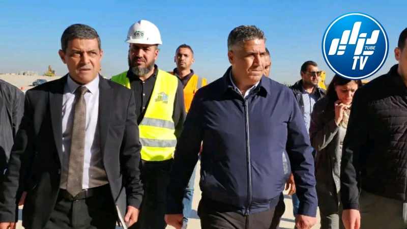 وزير السكن و العمران محمد طارق بلعريبي يقوم بزيارة تفقدية إلى ملعب الدويرة