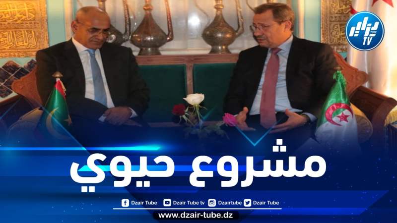 خلال لقائه بنظيره الموريتاني… رخروخ يؤكد على أهمية مشروع الطريق الرابط بين تندوف وزويرات
