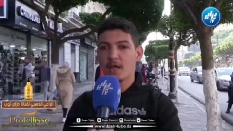 شاااهد من أجمل المواقف التي حصلت .. شاب جزائري يتيم يكرم صديقه على المباشر “من بين 100 واحد صدق غير هذا”