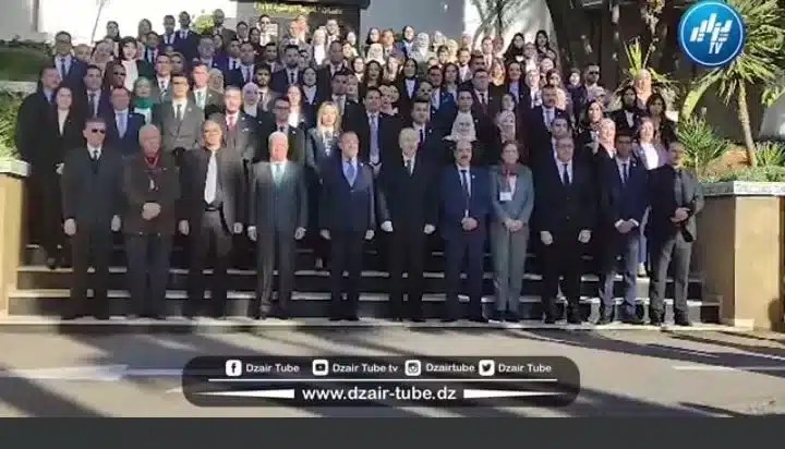 شاهد.. الوزير الأول يشرف في هاته الأثناء على حفل تخرج الدفعة الواحدة و الخمسين   ستينية الاستقلال بالمدرسة الوطنية للإدارة  “مولاي أحمد مدغري”