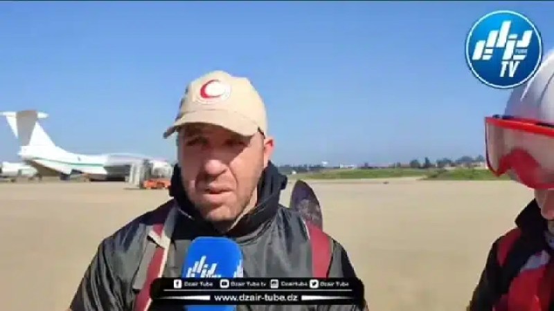 شاااهد  قصة مؤثرة جداا ..لبطل  الهلال الأحمر الجزائري  يروي   تفاصيل حادثة انقاذه لطفلة في سوريا وعن اللحظات الصعبة التي عاشها رفقة زميله ..تابع كيف