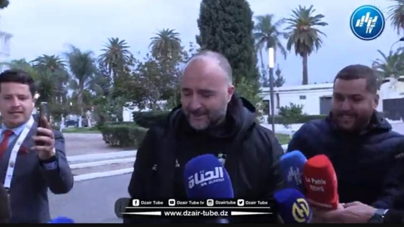 بالفيديو: شاهد بلماضي حاضر و”واقف” إلى جانب بوڨرة واشبال المنتخب المحلي