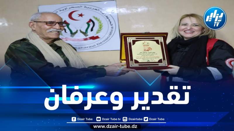 الرئيس الصحراوي يسلم رئيسة الهلال الأحمر الجزائري درع التميز للعمل الإنساني