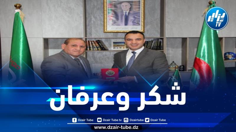 النقيب الوطني للمحامين يقلد الرئيس المدير العام لموبيليس وسام الإستحقاق