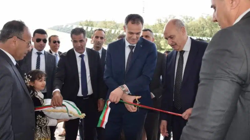 الوزير حماد يتفقد ملعب شرشال ومرافق شبانية بتيبازة