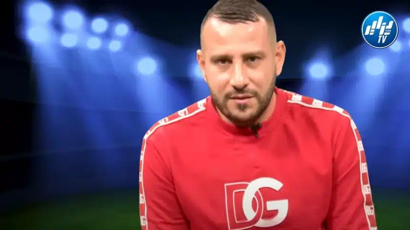 صانع المحتوى الجزائري عثمان ديزاد يفتح قلبه لـ “دزاير توب”:  “أحلم بمحاورة محرز وهذه تفاصيل لايف بن العمري الشهير”