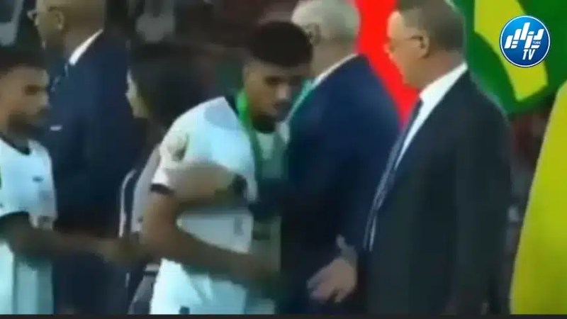 بالـــفيديو….لاعب مصري يرفض مصافحة المغربي فوزي لقجع !