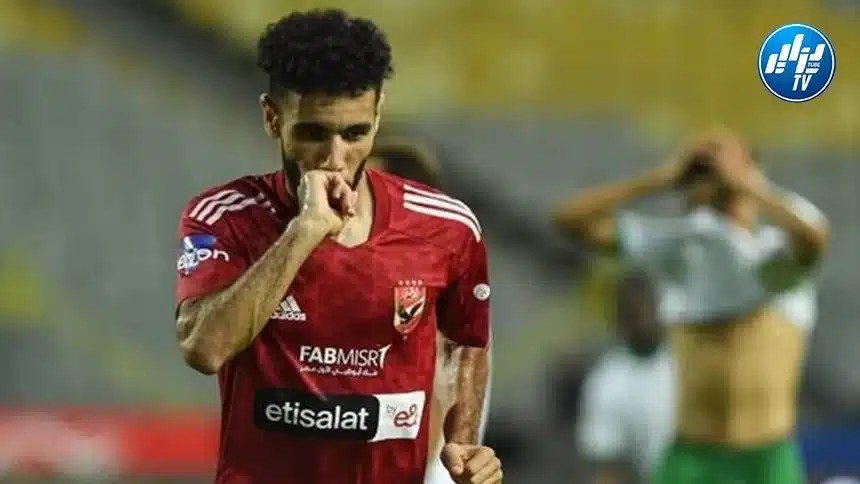 قندوسي يهدد بفسخ عقده مع الأهلي المصري