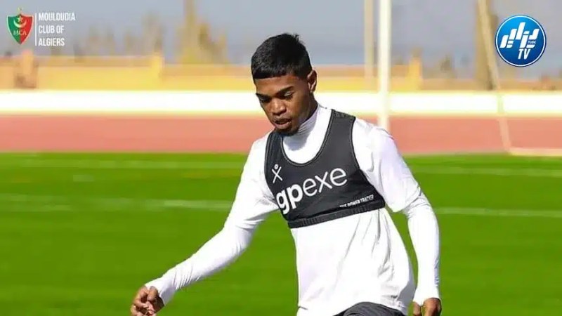 مولودية الجزائر : صفقة إعارة الملغاشي رازا إلى آرل أفينيون الفرنسي تتعطل