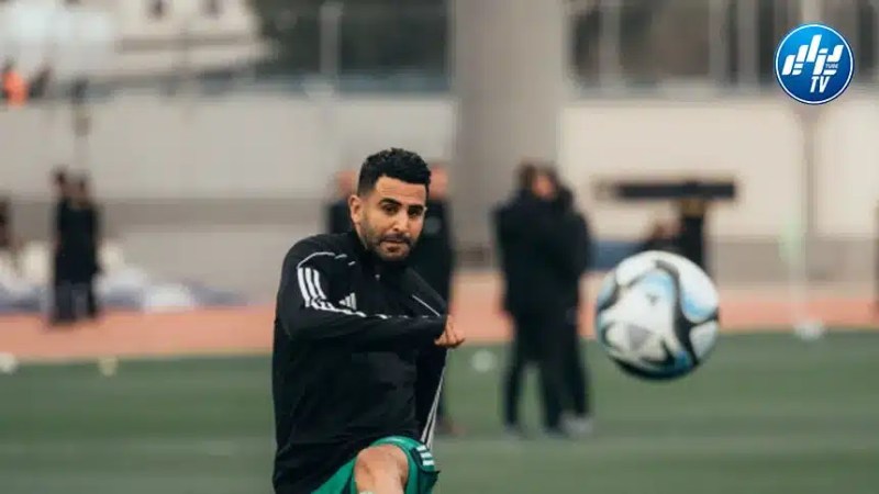 فيما أطلق تطبيقا جديدا لمتابعيه…محرز يعلن دعمه لتكوين منتخب وطني لكرة القدم على الكراسي المتحركة
