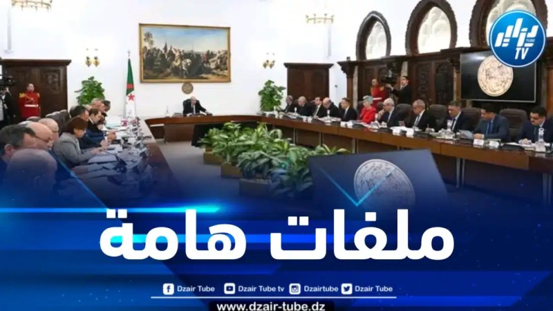 رئيس الجمهورية يترأس اجتماعاً لمجلس الوزراء 
