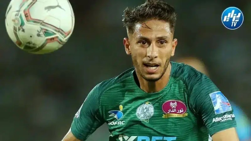 بوزوق يخطف الأنظار في الملاعب المغربية