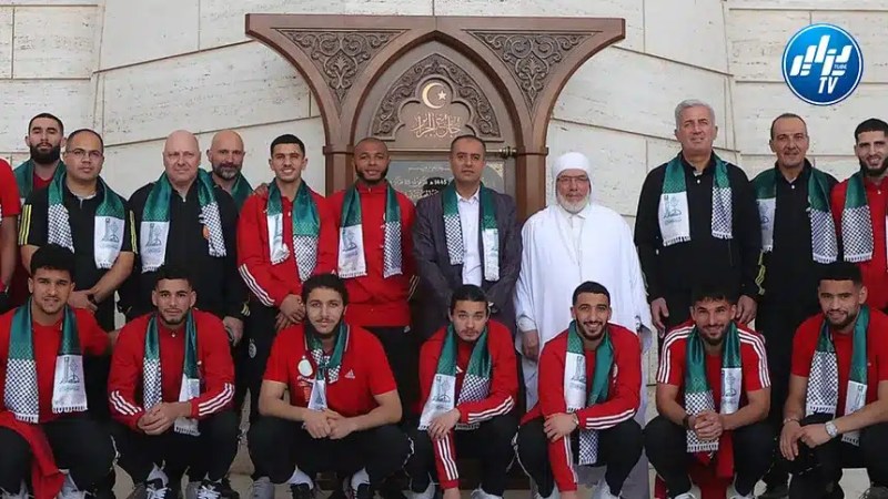 لاعبو “الخضر” يبدون إعجابهم بجامع الجزائر ويعتبرونه فخرا للبلاد
