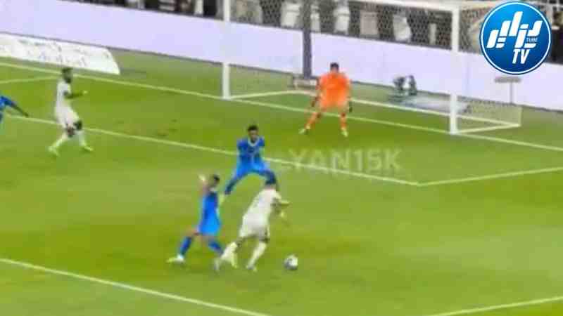 بالـفيديو..شاهد كيف تلاعب محرز بلاعب الهلال لودي