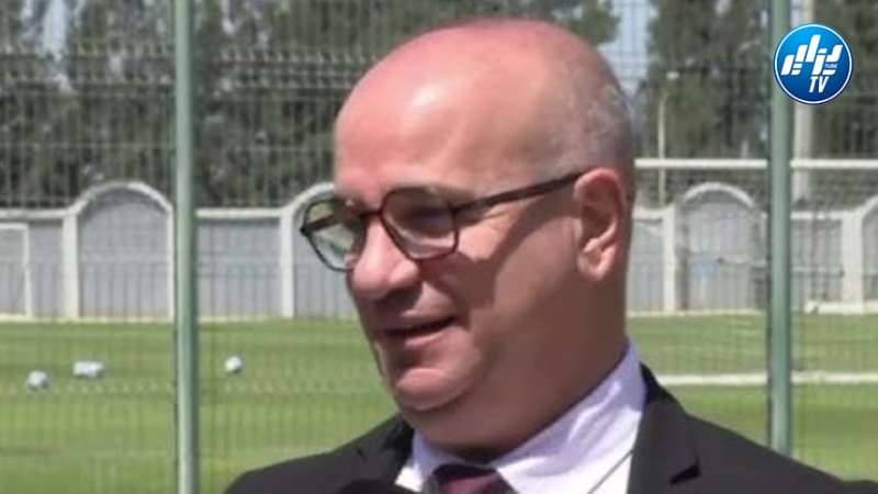 مصطفى مازة لـ “دزايـــــر توب”:  “تولي صادي منصبا في الكاف انتصار كبير للدبلوماسية الرياضية الجزائرية”