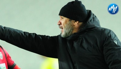 مصادر دزاي توب : نبيل معلول يمنح لاعبي إتحاد العاصمة 2000 يورو بعد لقاء أتليتيك بارادو