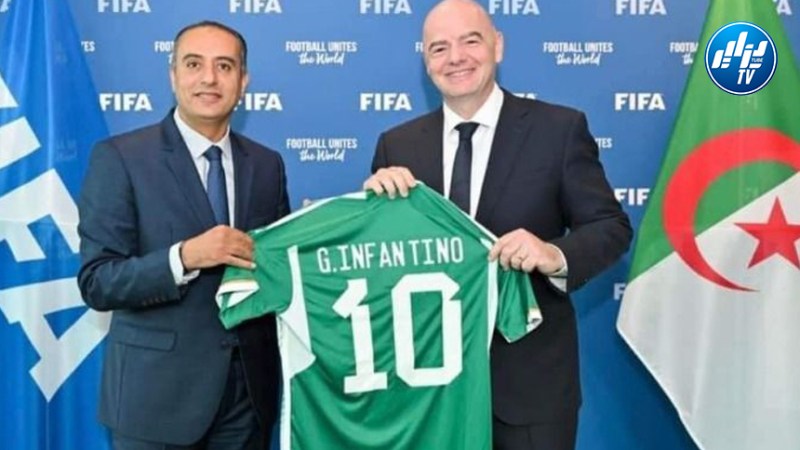رئيس الفيفا يهني وليد صادي