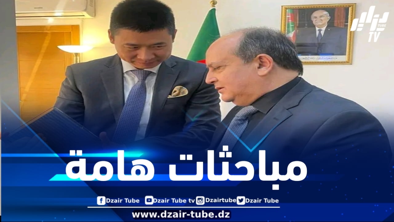 بحث سبل توطين صناعة اللوحات الشمسية في الجزائر