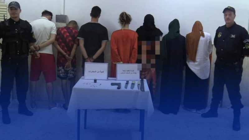 الإطاحة بعصابة أحياء وحجز أسلحة بيضاء محظورة بالعاصمة