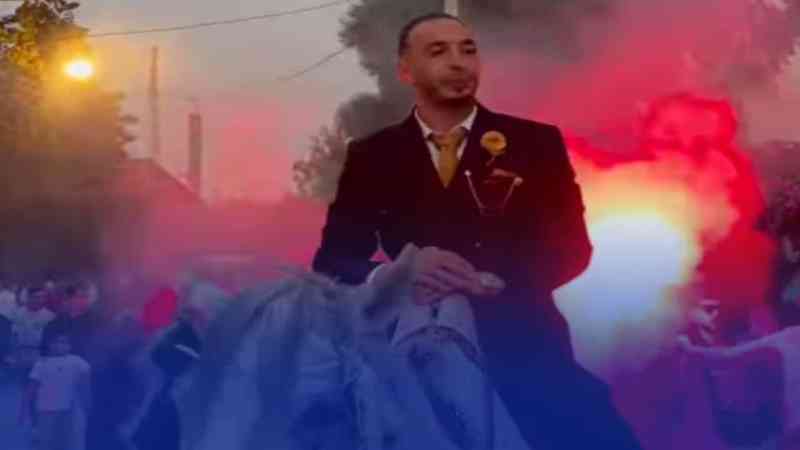أسرة دزاير توب تهنئ الزميل أسامة عز الدين بمناسبة دخوله القفص الذهبي