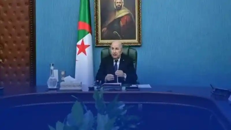 هكذا دافع الجزائريون عن الرئيس تبون ضد إشاعات التشكيك المخزنية ووجّهوا الضربة القاضية للأعداء وأكّدوا أنّ رئيس الجمهورية في خدمة شعبه فورا وكل حين .. بقلم /معمر قاني