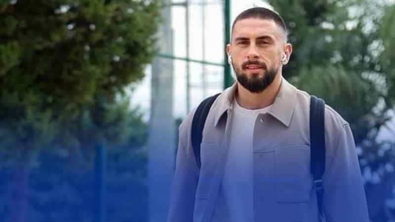 قندوز يصل الى الجزائر تمهيدا للتوقيع مع فريقه الجديد