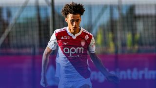 ”كبير إنجلترا” يدخل سباق التعاقد مع أكليوش