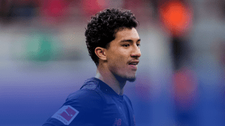 لاعب جزائري جديد يقترب من الإنضمام إلى باير ليفركوزن