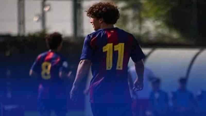 لاعب جزائري شاب يشارك لأول مرة مع برشلونة
