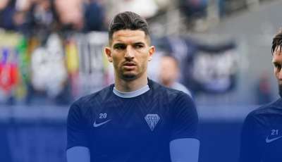مصادر دزاير توب : فرحات يعود إلى الدوري الجزائري